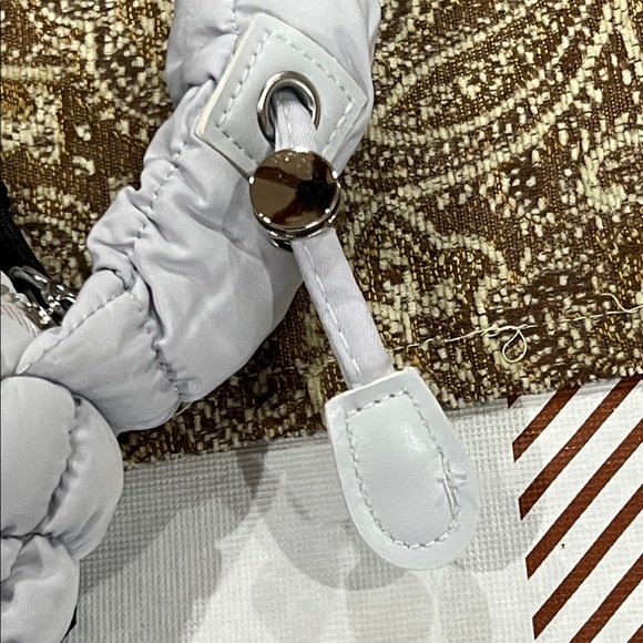 BIG Puffer Bag NWOT Adjustable Strap Shoulder or Crossbody - Picture 8 of 8